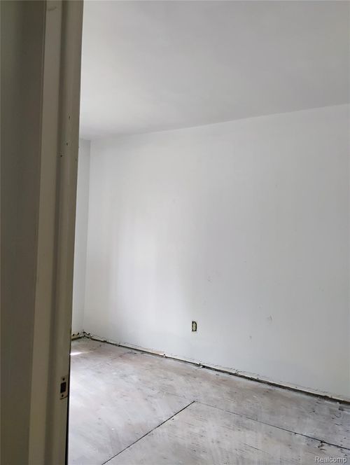 bldg-f-22100 Dante St, Oak Park, MI, 48237-2838 | Card Image