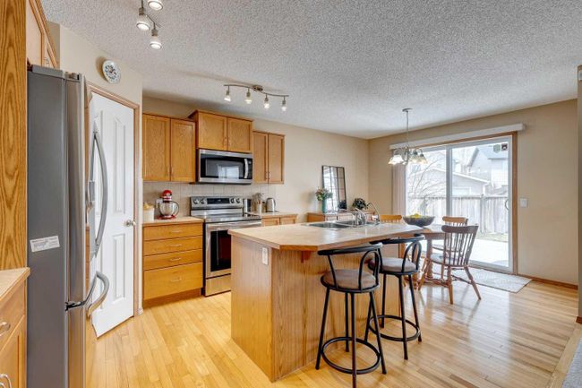 332 Cranfield Gardens Se, Home with 4 bedrooms, 3 bathrooms and 4 parking in Calgary AB | Image 6