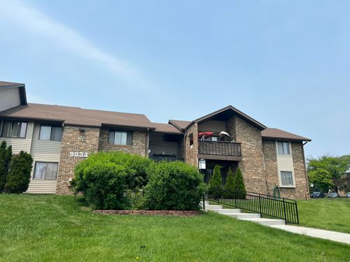 9034 W Lisbon Ave, Milwaukee, WI, 53222-2754 | Card Image