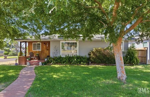 325 Circle Dr, Bakersfield, CA, 93308 | Card Image
