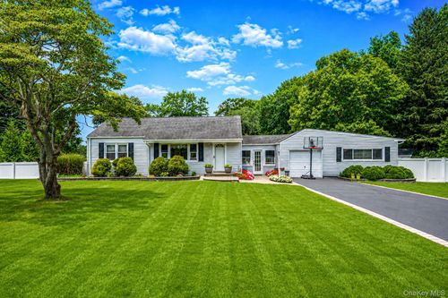 19 Ridgeley Rd, Smithtown, NY, 11787-5303 | Card Image