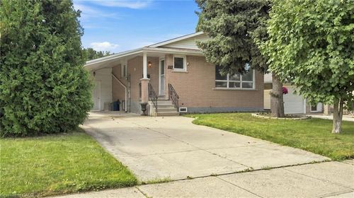 18 Glen Castle Dr, Stoney Creek, ON, L8G2Z4 | Card Image