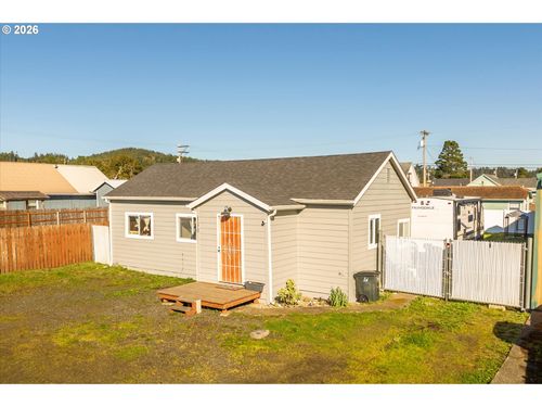 130 S 7th St, Lakeside, OR, 97449-9647 | Card Image