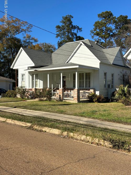 536 W Chickasaw St, Brookhaven, MS, 39601-3228 | Card Image