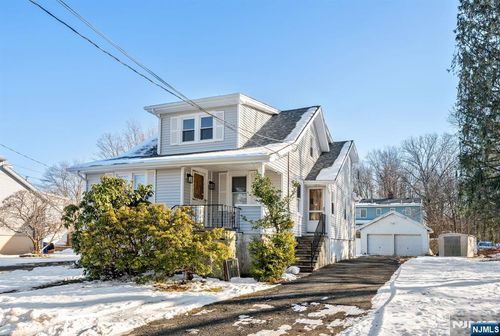 69 Weaver St, Little Falls, NJ, 07424-1047 | Card Image