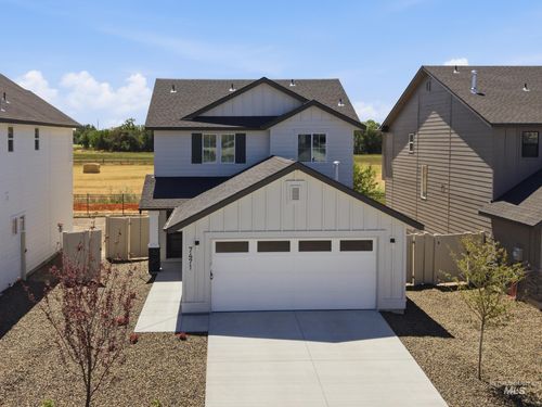 920 Thunderbolt Dr, Mountain Home, ID, 83647-1395 | Card Image