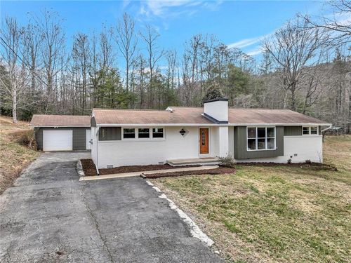 357 Town N Country Dr, Wilkesboro, NC, 28697-7536 | Card Image