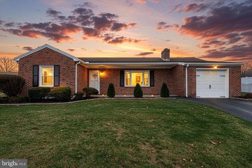 234 W Ore St, SEVEN VALLEYS, PA, 17360-9606 | Card Image