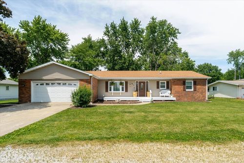 611 E Water St, Farmer City, IL, 61842-9209 | Card Image