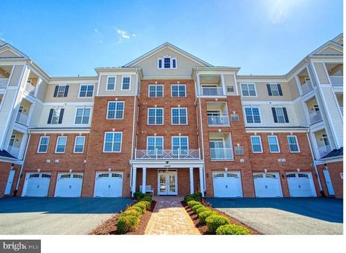 300-44589 York Crest Ter, ASHBURN, VA, 20147-5721 | Card Image