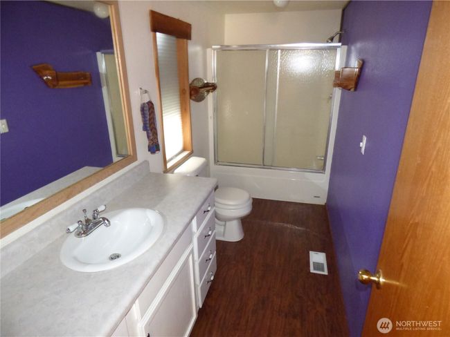 Bathroom 2 | Image 12