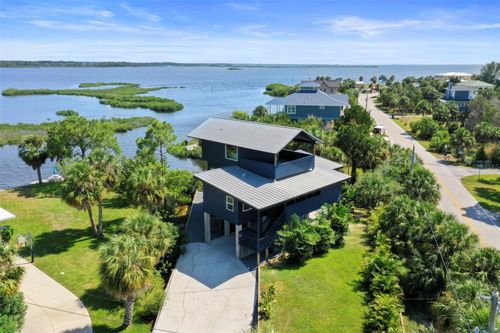 10701 Pine Island Dr, WEEKI WACHEE, FL, 34607-1023 | Card Image