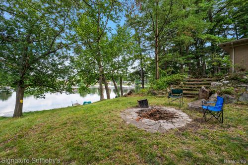 1035 Nakomis Trl, Lake Orion, MI, 48362-1336 | Card Image