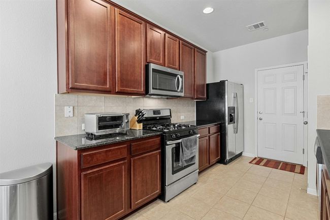 Built in microwave and gas stove | Image 9