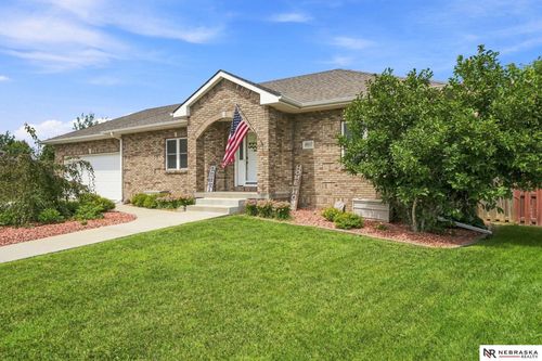8610 Misty Blue Cir, Lincoln, NE, 68505-3642 | Card Image