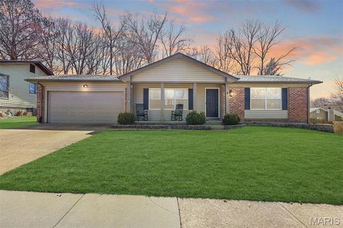 145 Barkwood Trails Dr, Saint Peters, MO, 63376-6658 | Card Image