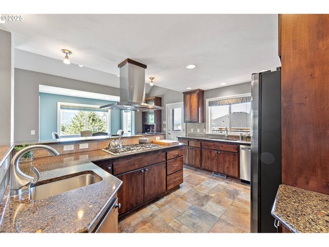 380 Mountaingate Dr, House other with 3 bedrooms, 3 bathrooms and 3 parking in Springfield OR | Image 8