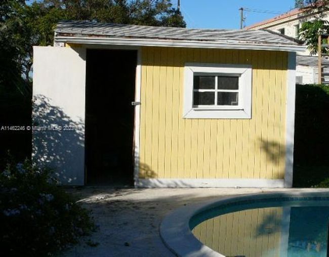 210 - 215 Sw 10 Th St, House other with 3 bedrooms, 2 bathrooms and null parking in Fort Lauderdale FL | Image 4