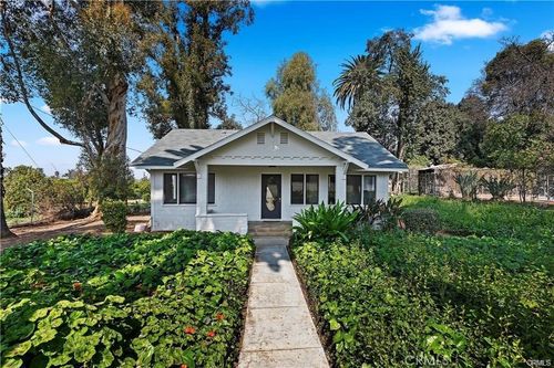 8615 Dufferin Ave, Riverside, CA, 92504-5020 | Card Image