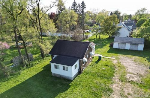 2365 Welch Rd, Commerce Township, MI, 48390-2779 | Card Image