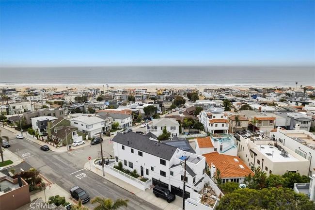 2406 Silverstrand Ave, Home with 3 bedrooms, 3 bathrooms and null parking in Hermosa Beach CA | Image 16