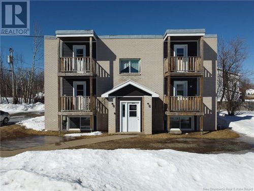 694 Appleby St, Bathurst, NB, E2A3L4 | Card Image