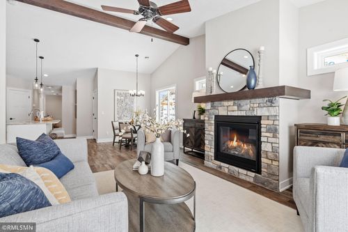 2333 17th Ave E, North Saint Paul, MN, 55109-1804 | Card Image