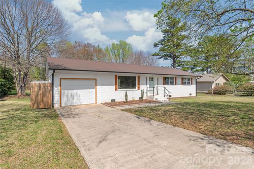 1315 Vickie Ln, Matthews, NC, 28104-4976 | Card Image