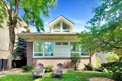 2012 W Estes Ave, Chicago, IL, 60645-2404 | Card Image