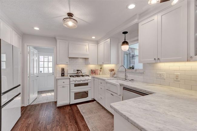 9527 Enstone Cir, House other with 5 bedrooms, 4 bathrooms and 2 parking in Spring TX | Image 16