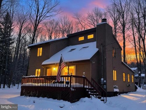 72 Creekview Dr E, Gouldsboro, PA, 18424-8997 | Card Image