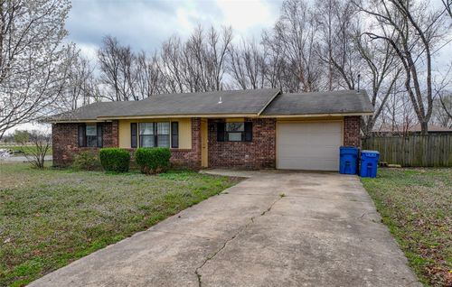 1004 Se 11th St, Bentonville, AR, 72712-6460 | Card Image