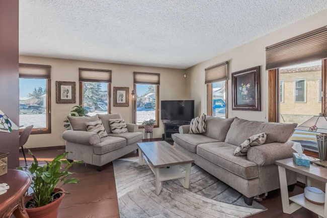 8 Goard Close, Home with 3 bedrooms, 2 bathrooms and 3 parking in Red Deer AB | Image 5