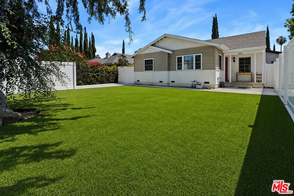 Residential Lease in Van Nuys 2