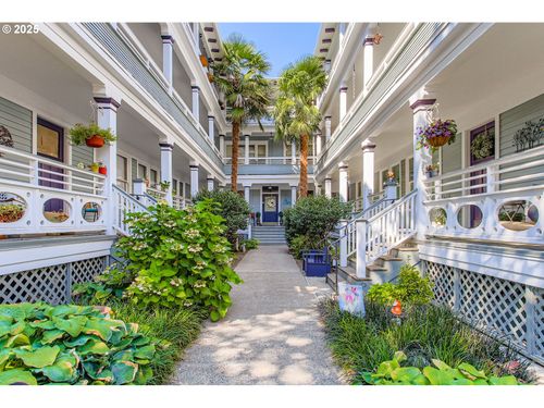302-2127 Nw Irving St, Portland, OR, 97210-3276 | Card Image