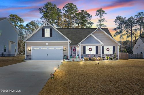 233 Westfield Dr, Richlands, NC, 28574-8009 | Card Image