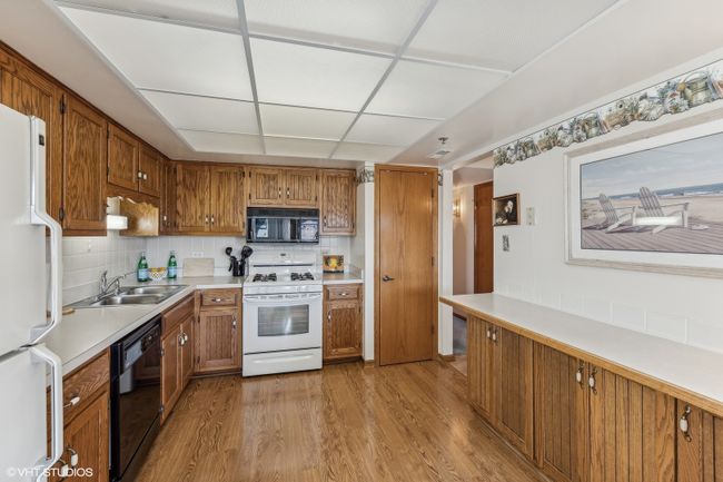 APT-2W - 9169 Del Prado Dr, Condo with 2 bedrooms, 2 bathrooms and 2 parking in Palos Hills IL | Image 5
