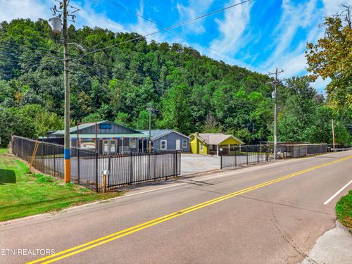 1514 Upper Middle Creek Rd, Sevierville, TN, 37876 | Card Image