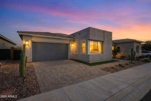 2831 E Robin Ln, Phoenix, AZ, 85050-8282 | Card Image