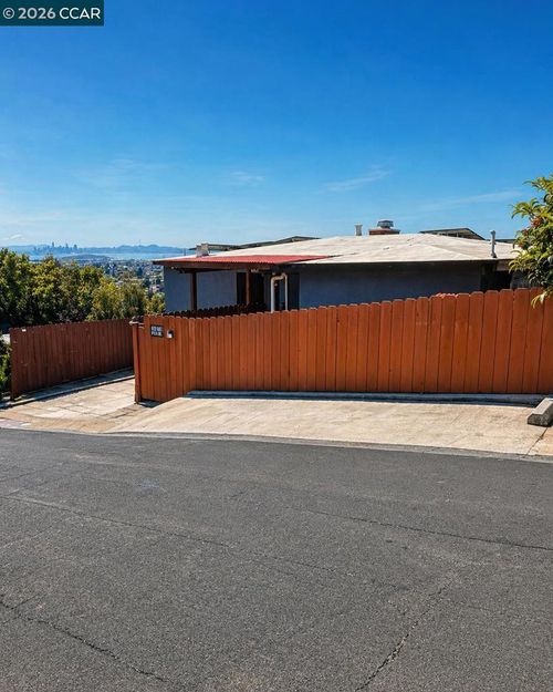 1531 Bayo Vista Ave, San Pablo, CA, 94806-4108 | Card Image