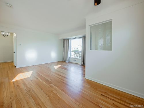 28385 Alger Blvd, Madison Heights, MI, 48071-4525 | Card Image