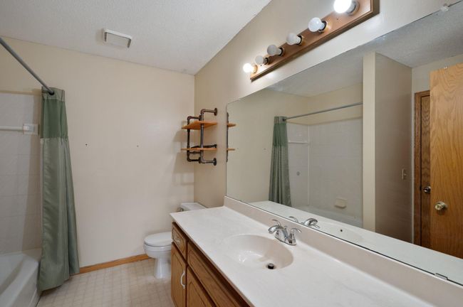 upstairs bathroom | Image 12
