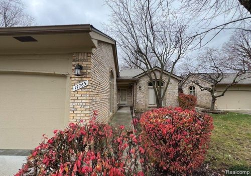 17763 E Kirkwood Dr, Clinton Township, MI, 48038-1215 | Card Image