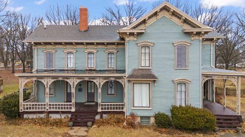 907 College St, Henry, IL, 61537-1012 | Card Image