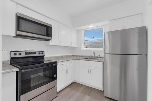 0-3051 Nw 77th St, Miami, FL, 33147-5428 | Card Image