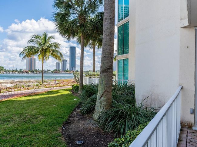APT-102 - 3370 Ne 190 Th St, Condo with 2 bedrooms, 3 bathrooms and null parking in Aventura FL | Image 12
