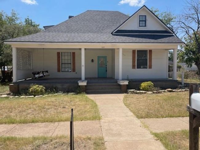 809 N 6th St, House other with 4 bedrooms, 2 bathrooms and 2 parking in Ballinger TX | Image 25