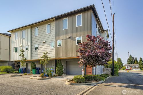 1823 Sw 96th Ln, Seattle, WA, 98106-4004 | Card Image