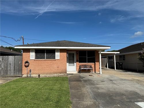 2031 W Beauregard St, Chalmette, LA, 70043-5104 | Card Image