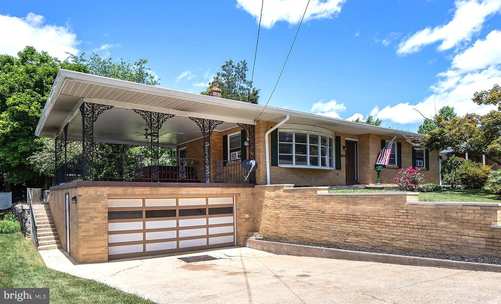 Maplewood Ave, Mechanicsburg, PA 17055
